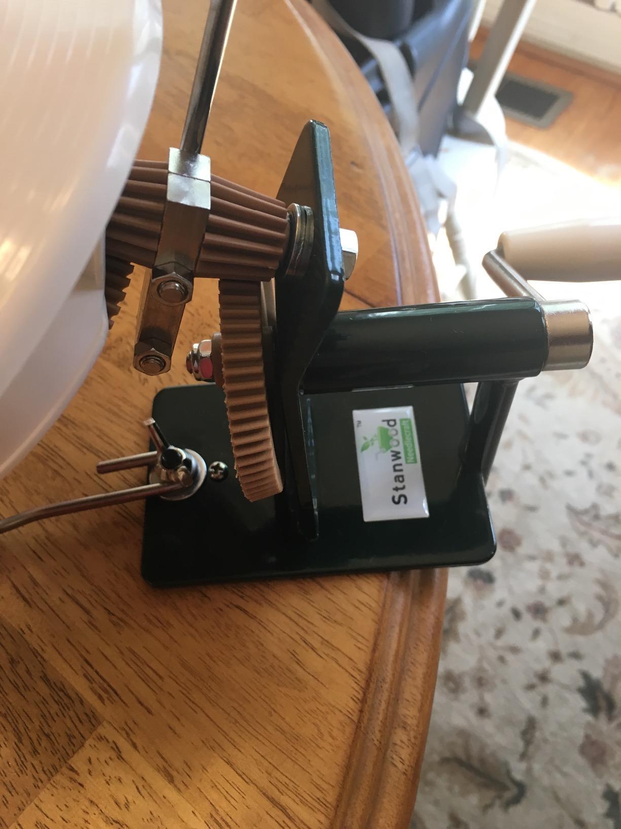 Stanwood Needlecraft Large Metal Yarn/Fiber/Wool/String Ball Winder - 10 oz customer photo 1