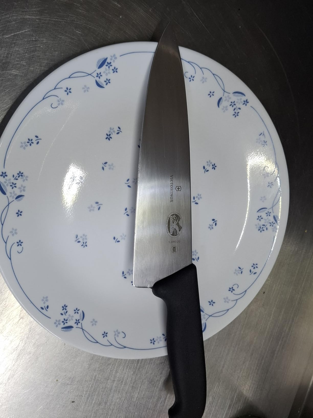 Victorinox Fibrox Pro 8 Inch Chef’s Knife, Dishwasher Safe, Black customer photo 1