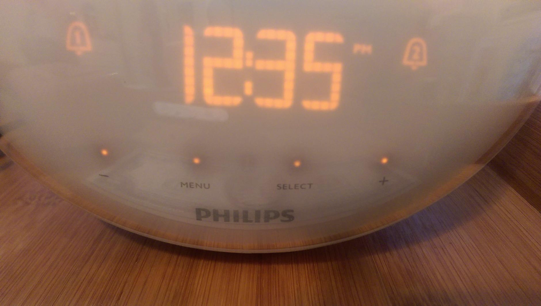 Philips SmartSleep Wake-up Light, Colored Sunrise and Sunset Simulation, 5 Natural Sounds, FM Radio & Reading Lamp, Tap Snooze, HF3520/60 customer photo 2