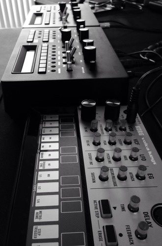 Korg Volca Bass Analog Synthesizer w/Three Oscillators and 16-step Sequencer customer photo 2
