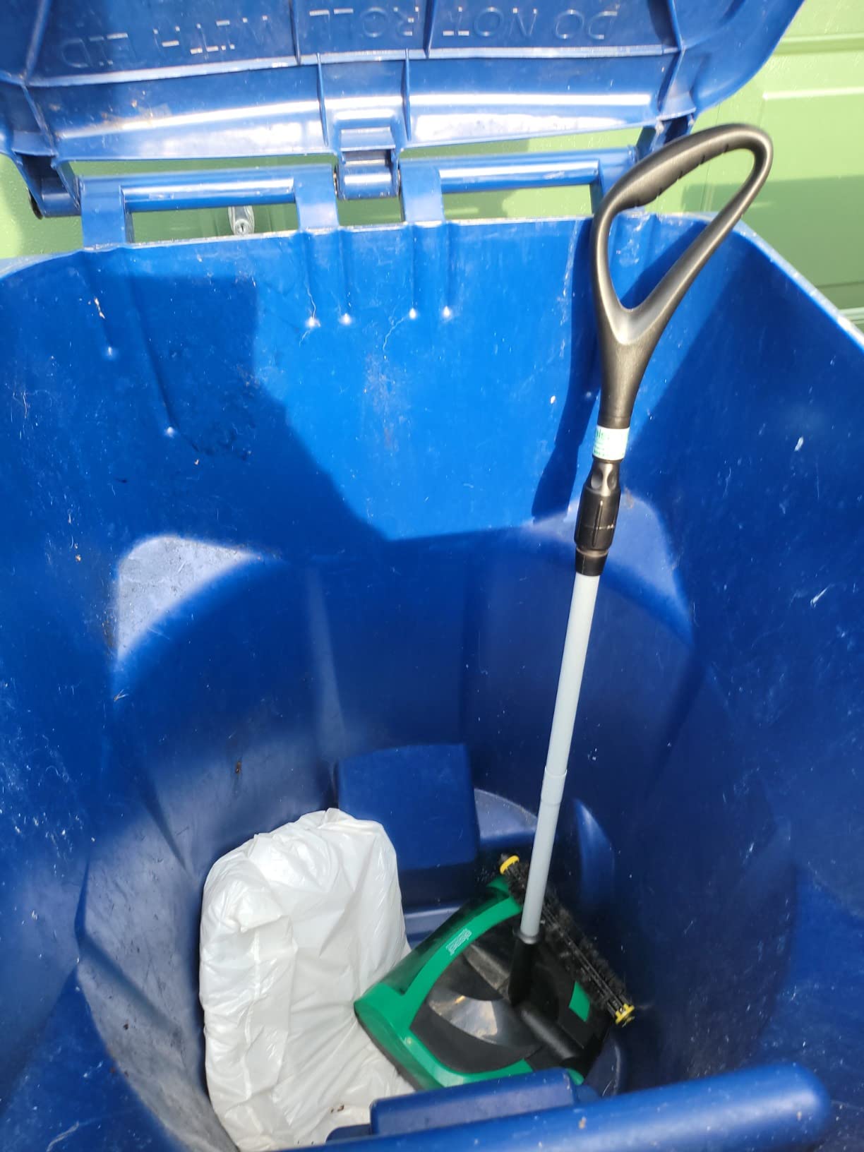 Bissell Commercial BG9100NM Rechargeable Cordless Sweeper,Green customer photo 1
