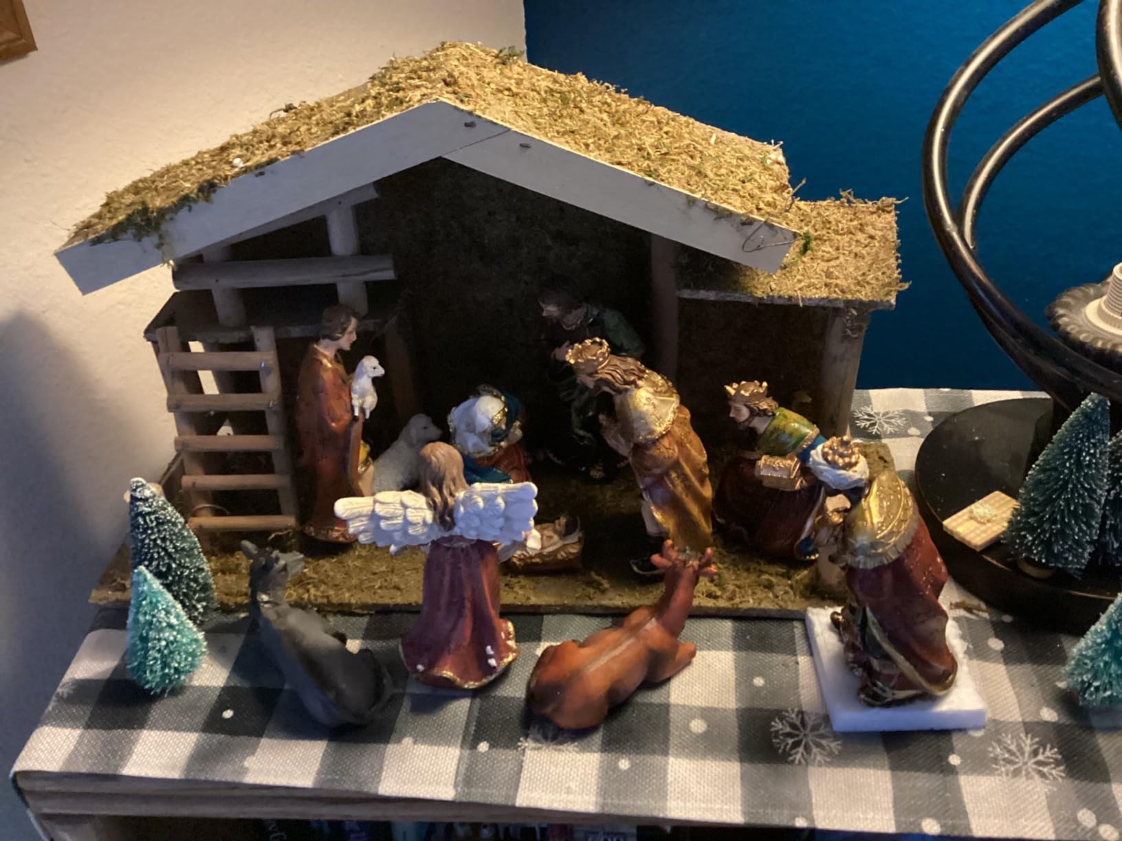 Kurt Adler 12-Piece Nativity Set with Wooden Stable customer photo 1
