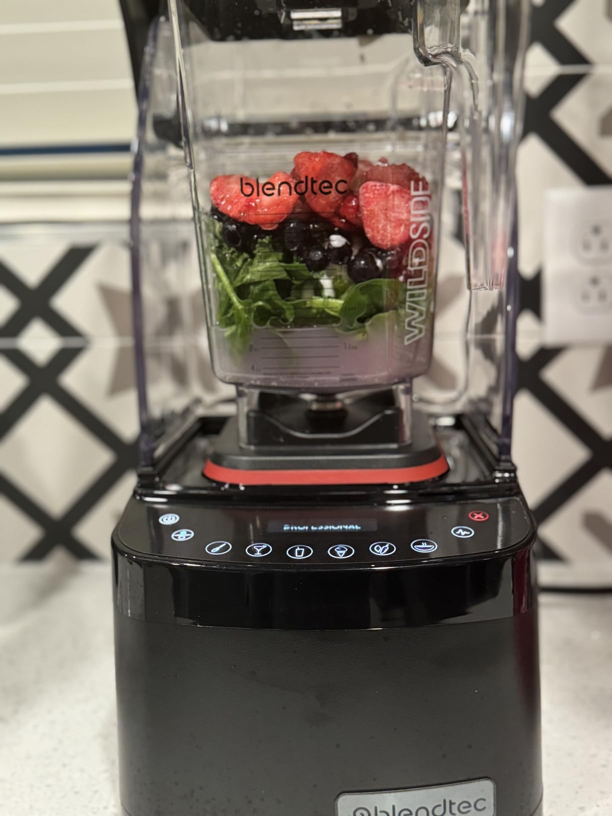 Blendtec Professional 800 Blender and 90 oz WildSide+ Blender Jar - Kitchen Blender Bundle - Black customer photo 2