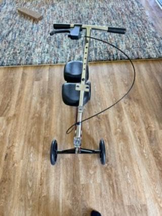 Roscoe Medical Knee Walker Scooter for Adults for Foot Surgery, Foldable Leg Scooter for Broken Foot, All Terrain Adjustable Knee Crutch Scooter, Burgundy customer photo 2