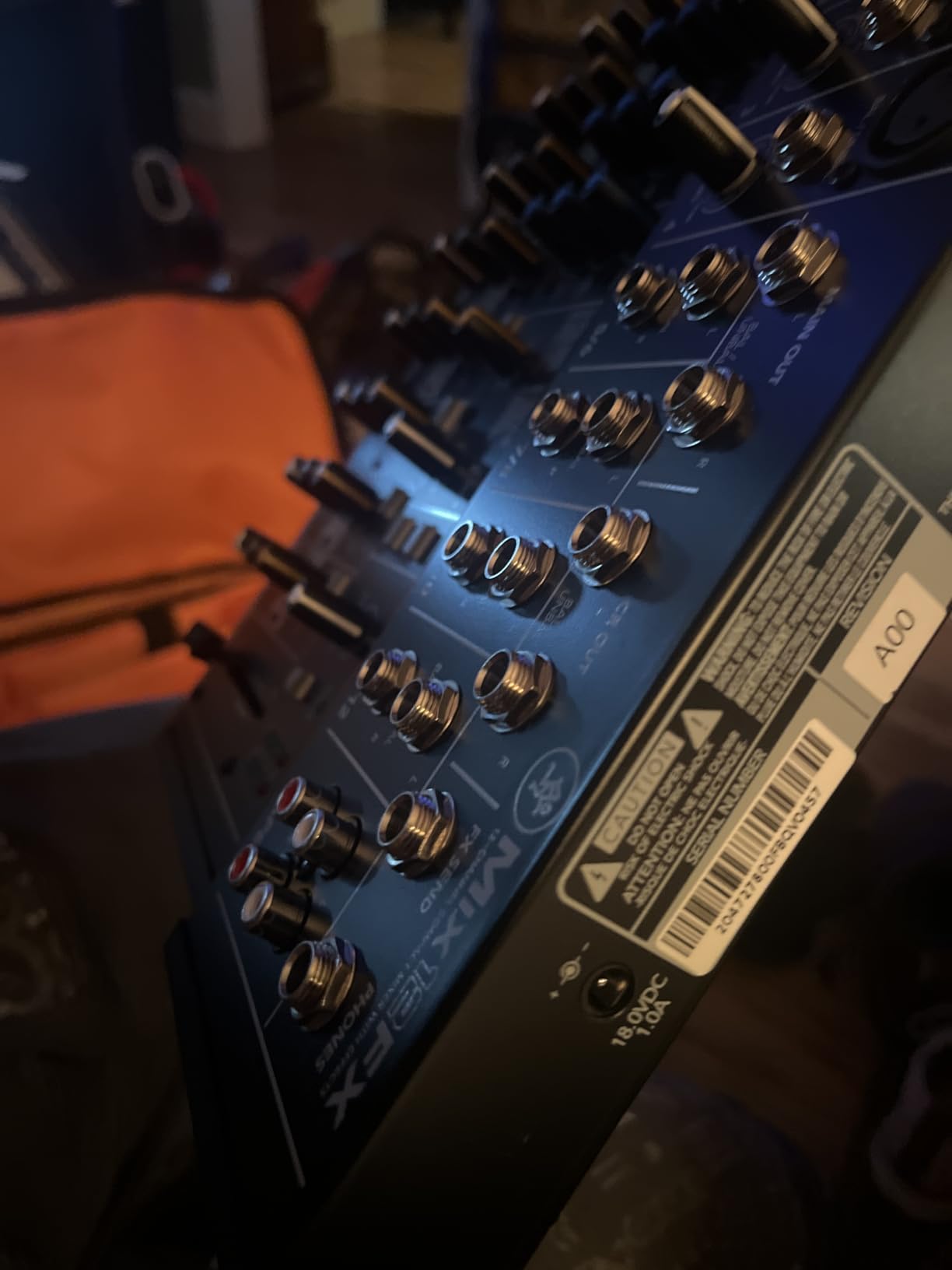 Mackie Mix Series Mix12FX 12-Channel Compact Mixer with Effects, Black customer photo 2