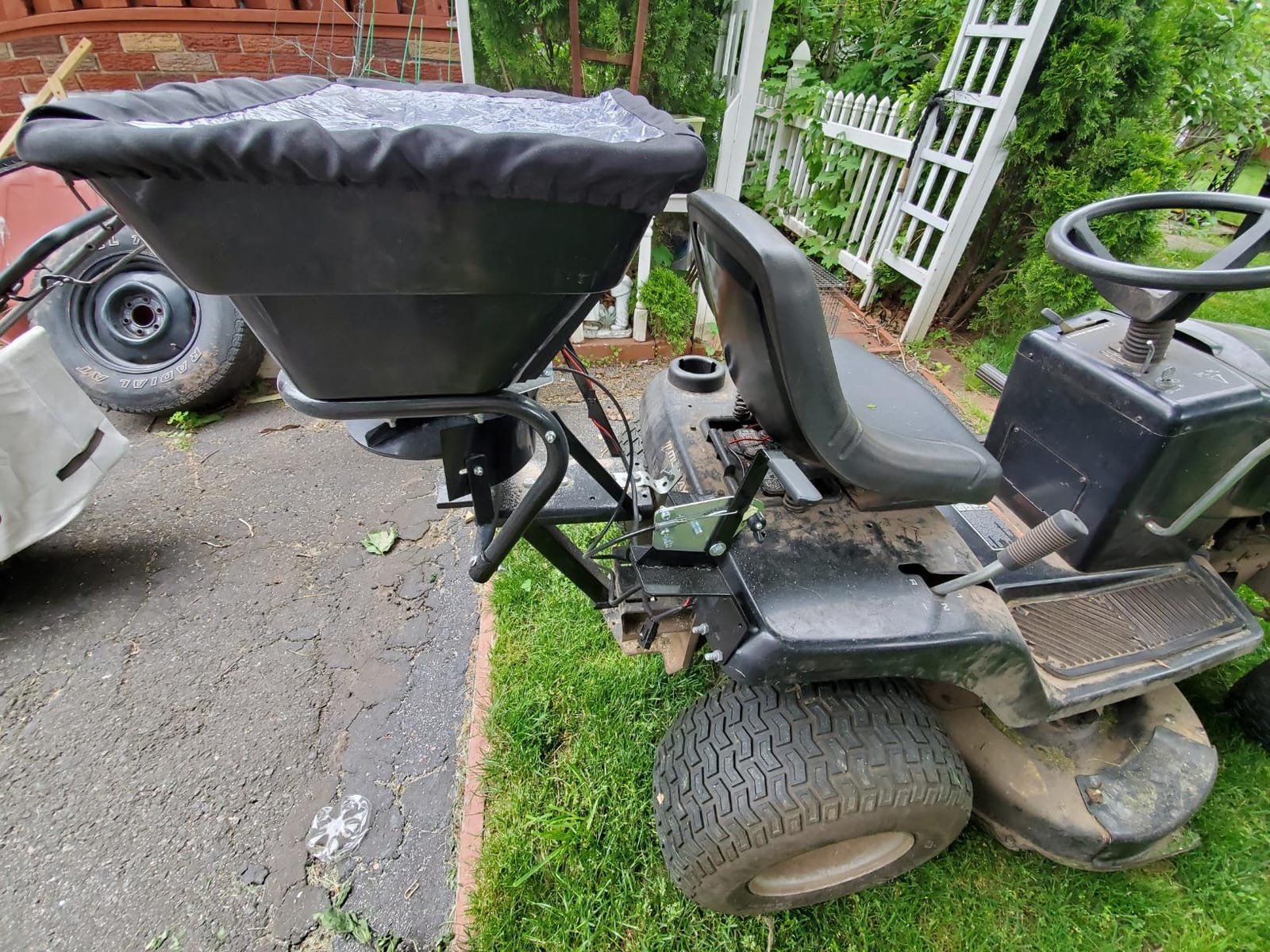 Field Tuff 12V Tow and Pull Behind Lawn Tractor Grass, Seed, and Fertilizer Spreader with 80 Pound Capacity, Weighs 16.5 Pounds customer photo 1