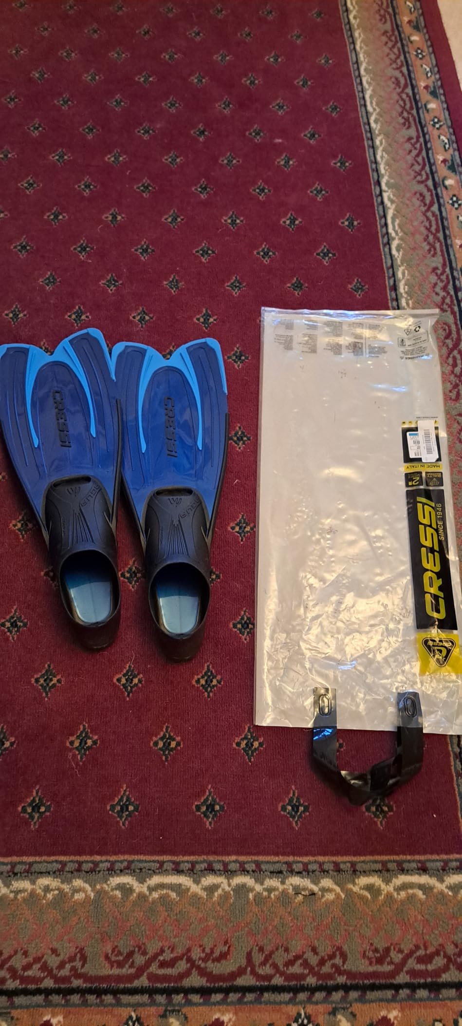 Cressi Adult Snorkeling Fins with Self-Adjustable Comfortable Full Foot Pocket - Perfect for Traveling - Agua: Made in Italy customer photo 2