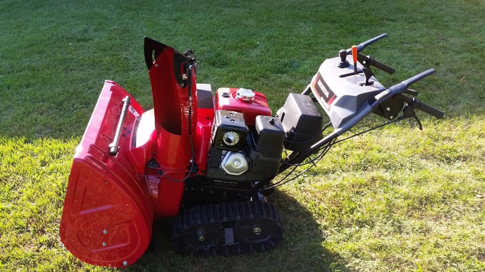 Honda HSS928 28-Inch Two Stage Snow Blower (HSS928AATD) | Electric Start and Track Drive, Clears Up to 1900 Pounds per Minute with 52-Foot Max Throwing Distance, Self-Propelled customer photo 2