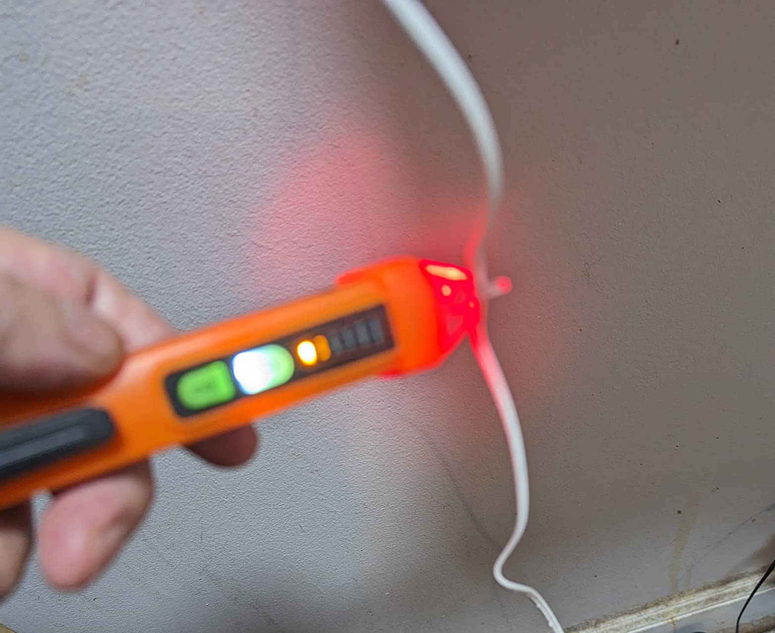 Neoteck Non Contact Voltage Detector 12-1000V AC Voltage Tester customer photo 2