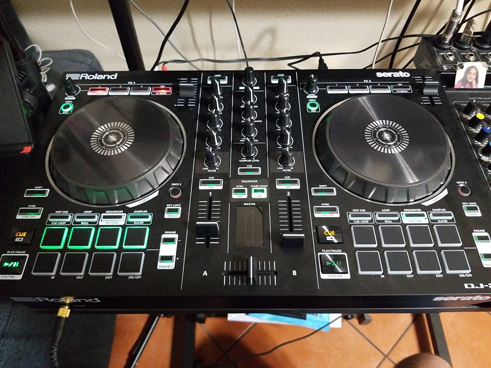 Roland DJ-202 Compact DJ Controller customer photo 1