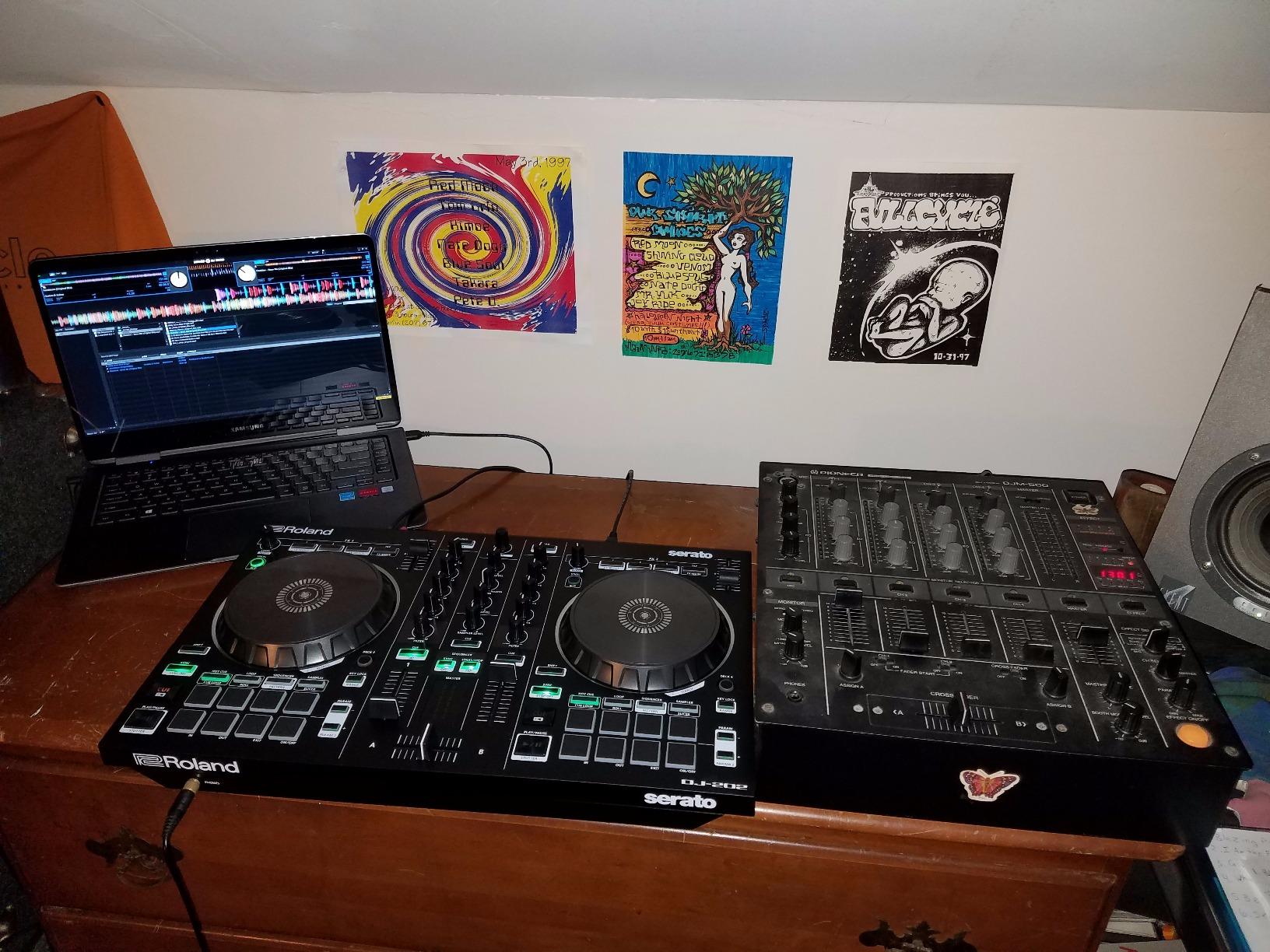 Roland DJ-202 Compact DJ Controller customer photo 2