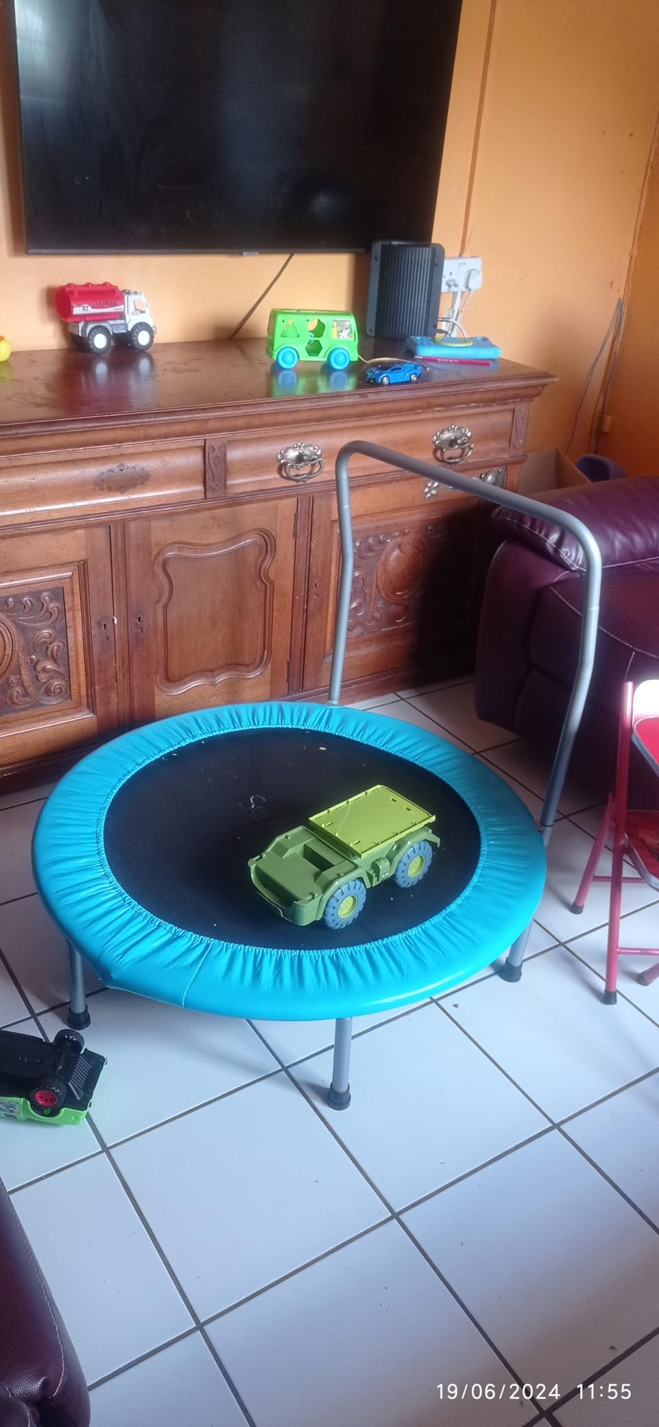 SereneLife 36″ Foldable Mini Trampoline for Kids - Compact Fitness Rebounder with Foam Handle - Safe, Stable Exercise Trampoline with 330lbs Max Load for Indoor/Outdoor Active Play & Exercise customer photo 2