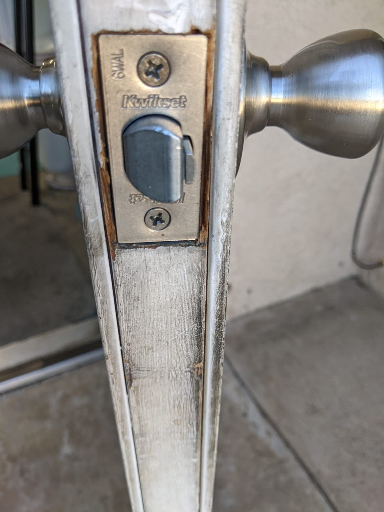 Kwikset Tylo Entry Door Knob with Lock and Key, Secure Keyed Handle Exterior, Front Entrance and Bedroom, Satin Nickel, Pick Resistant SmartKey Rekey Security and Microban customer photo 1