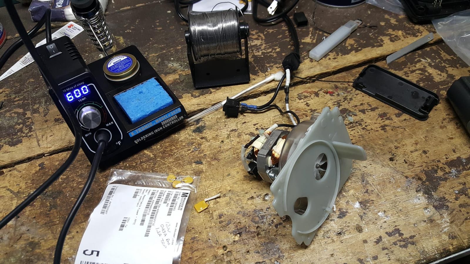 The Original X-Tronic 3020-XTS • 75W Soldering Iron Station Kit • 2 Helping Hands • Silicone Tool Mat • 5 Extra Tips • 50g Roll of Solder • Brass Sponge • Cleaning Flux • C/F Conversion • Auto Sleep! customer photo 1