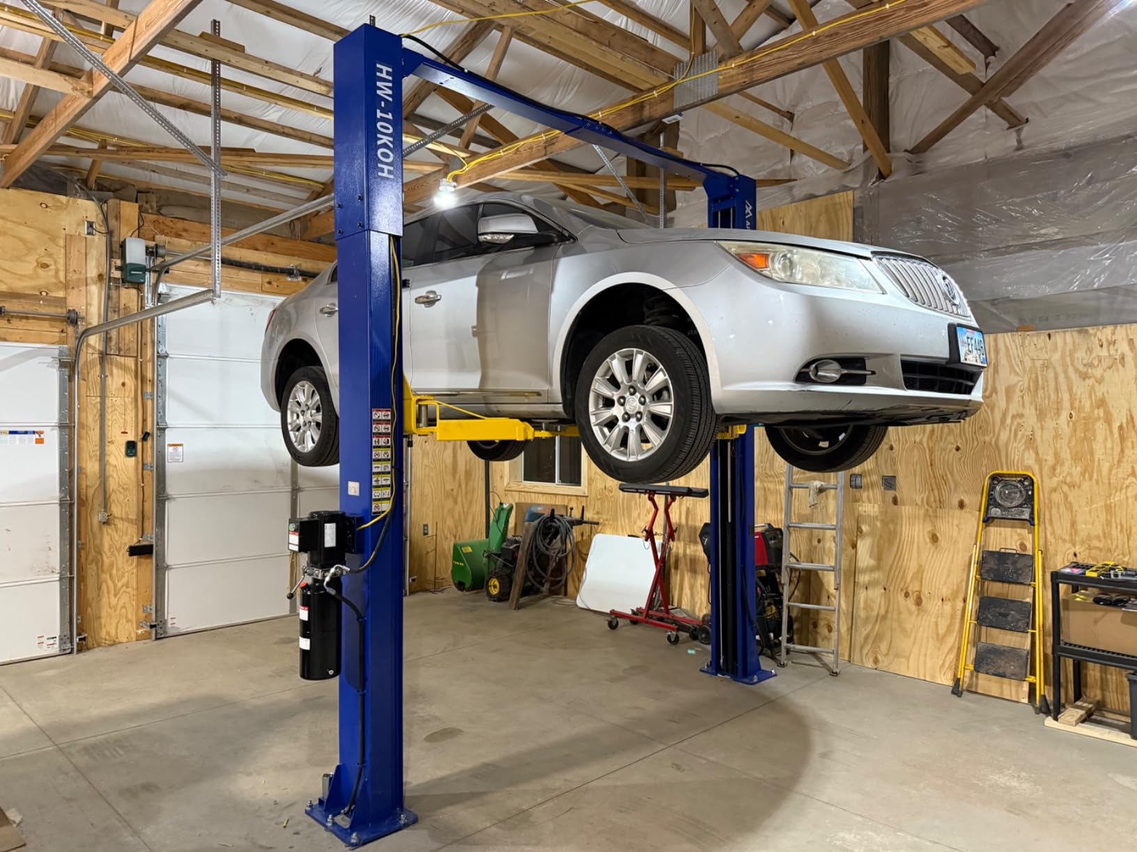 APlusLift HW-10KOH-A 10000LB Two Post Overhead Car Lift 3 Year Warranty | 3 Year Parts Replacement (A $499 Value) Rigid Double S Columns. Carriage Stronger Commercial-grade Steel. Clear Floor Design. customer photo 2