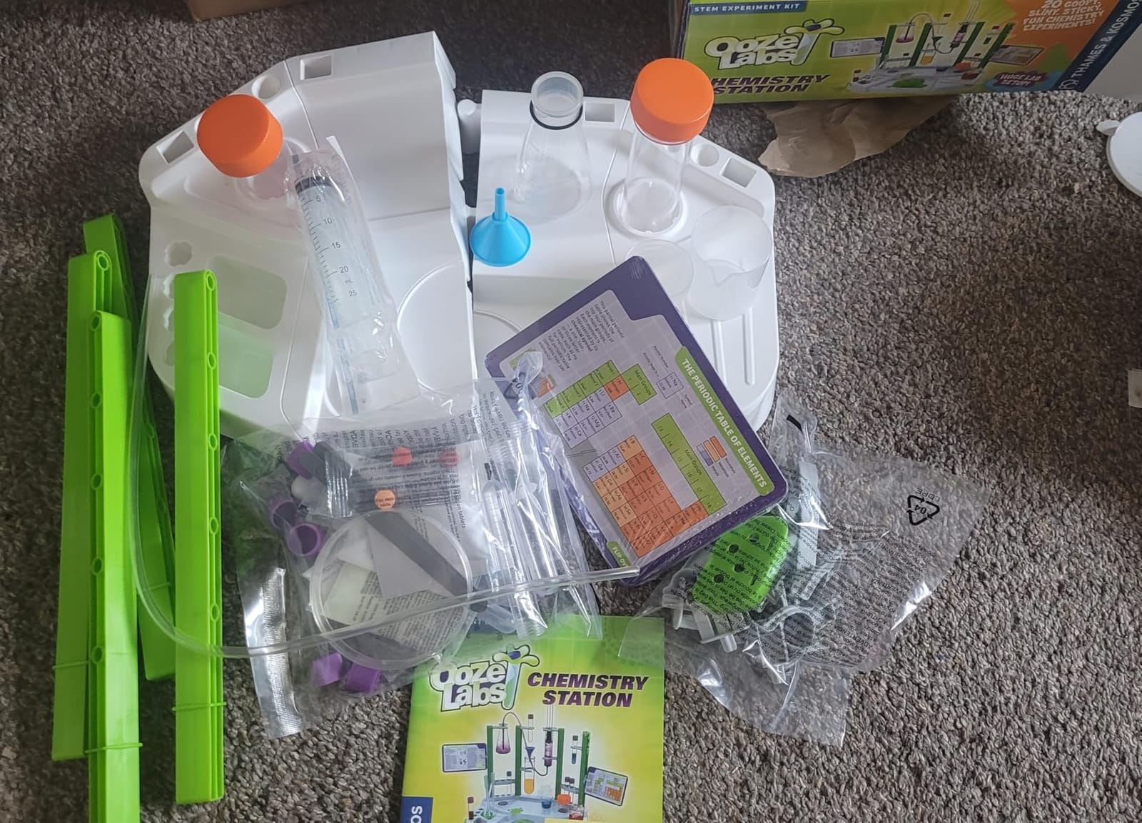 Ooze Labs: Chemistry Station | Experiment Set customer photo 1