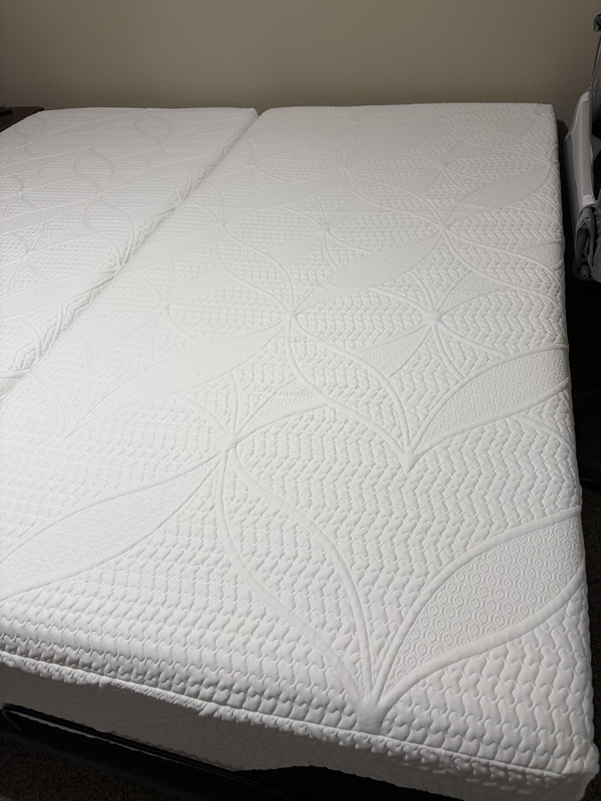 COOL GEL Chill Memory Foam 14-Inch Mattress with 2 Pillows, CertiPUR-US Certified, Mattress in a Box, Queen, White customer photo 1