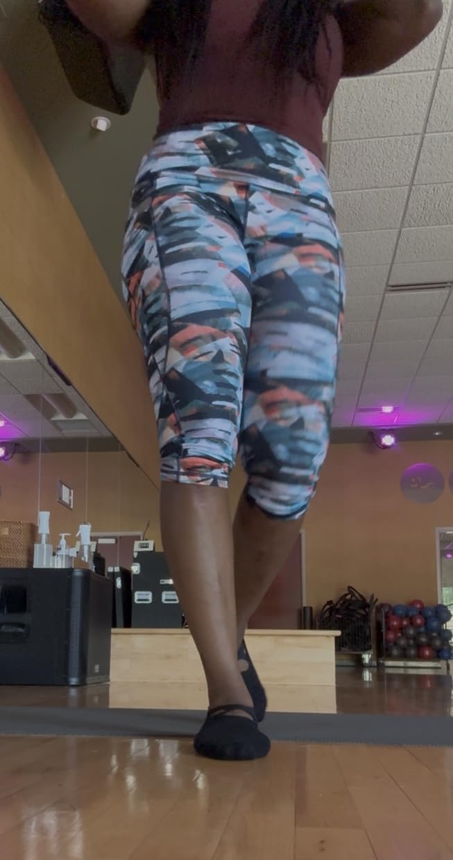 ODODOS Women's High Waisted Yoga Capris with Pockets, Tummy Control Non See Through Workout Athletic Running Capri Leggings customer photo 1