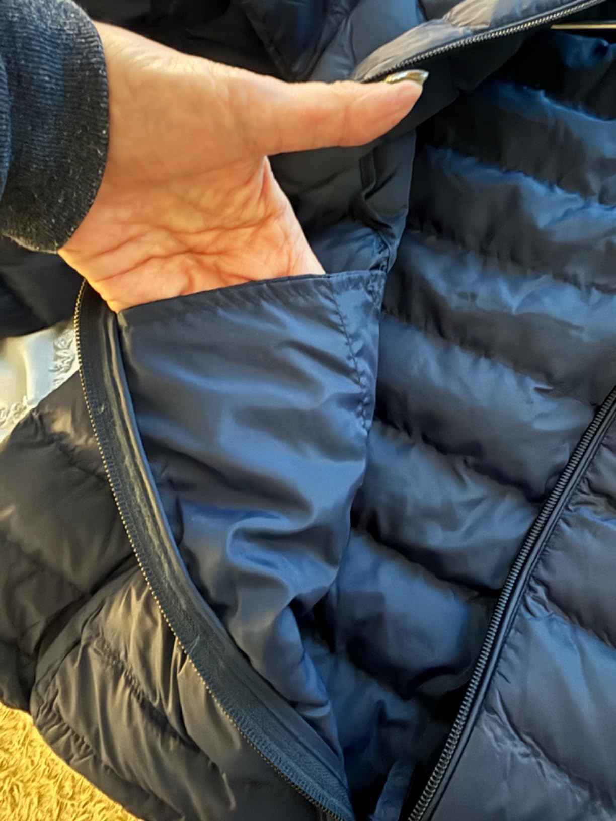 Amazon Essentials Women's Lightweight Long-Sleeve Water-Resistant Packable Puffer Jacket (Available in Plus Size) customer photo 2