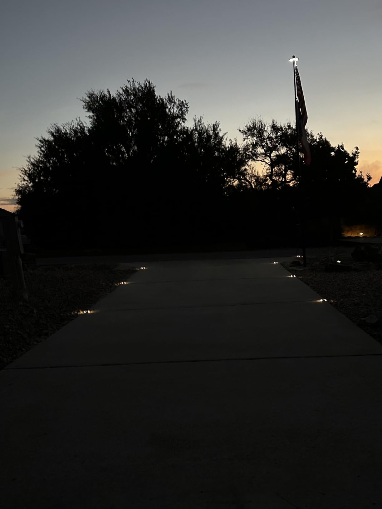 SIEDiNLAR Solar Deck Lights Outdoor LED Driveway Dock Lights, 4 Pack, White customer photo 1