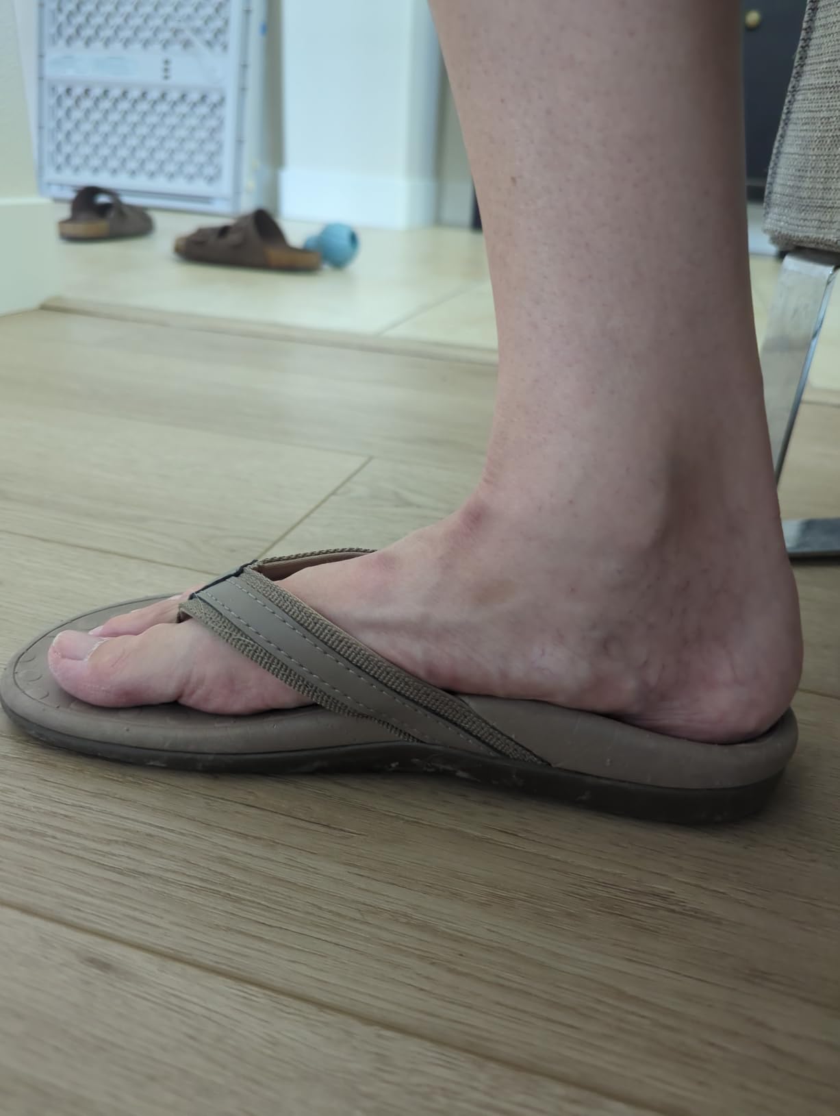 LLSOARSS Plantar Fasciitis Feet Sandal with Arch Support - Best Orthotic flip Flops for Flat Feet，Heel Pain- for Women customer photo 1