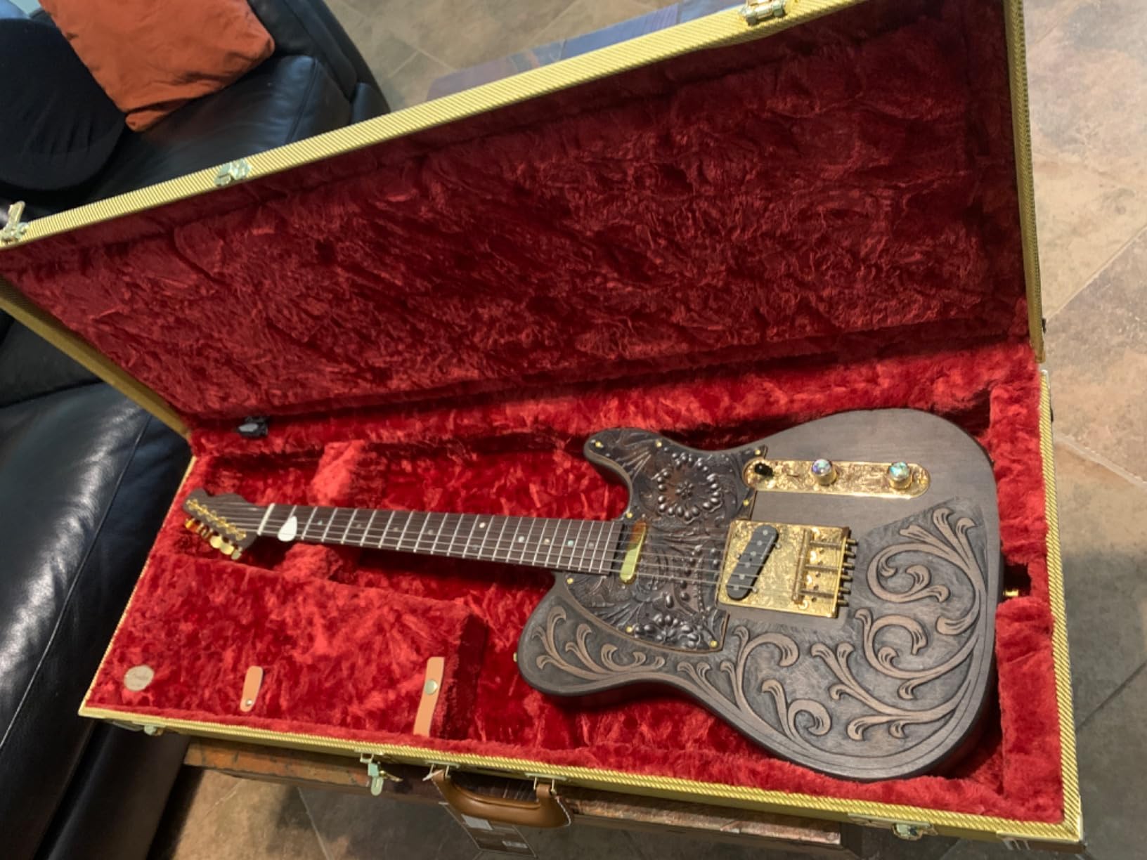 Fender Classic Series Wood Case, Stratocaster/Telecaster, Black customer photo 1