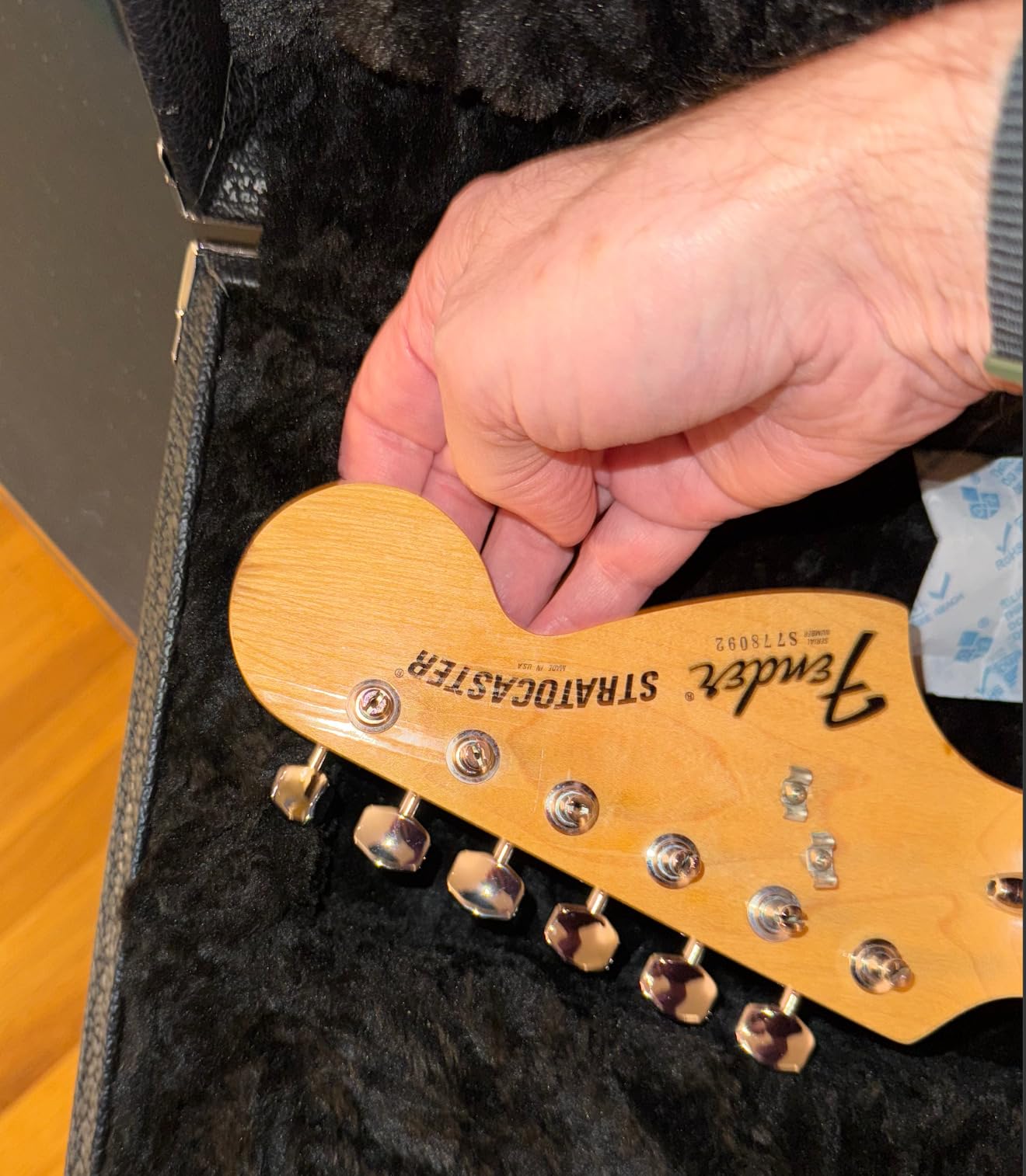 Fender Classic Series Wood Case, Stratocaster/Telecaster, Black customer photo 2