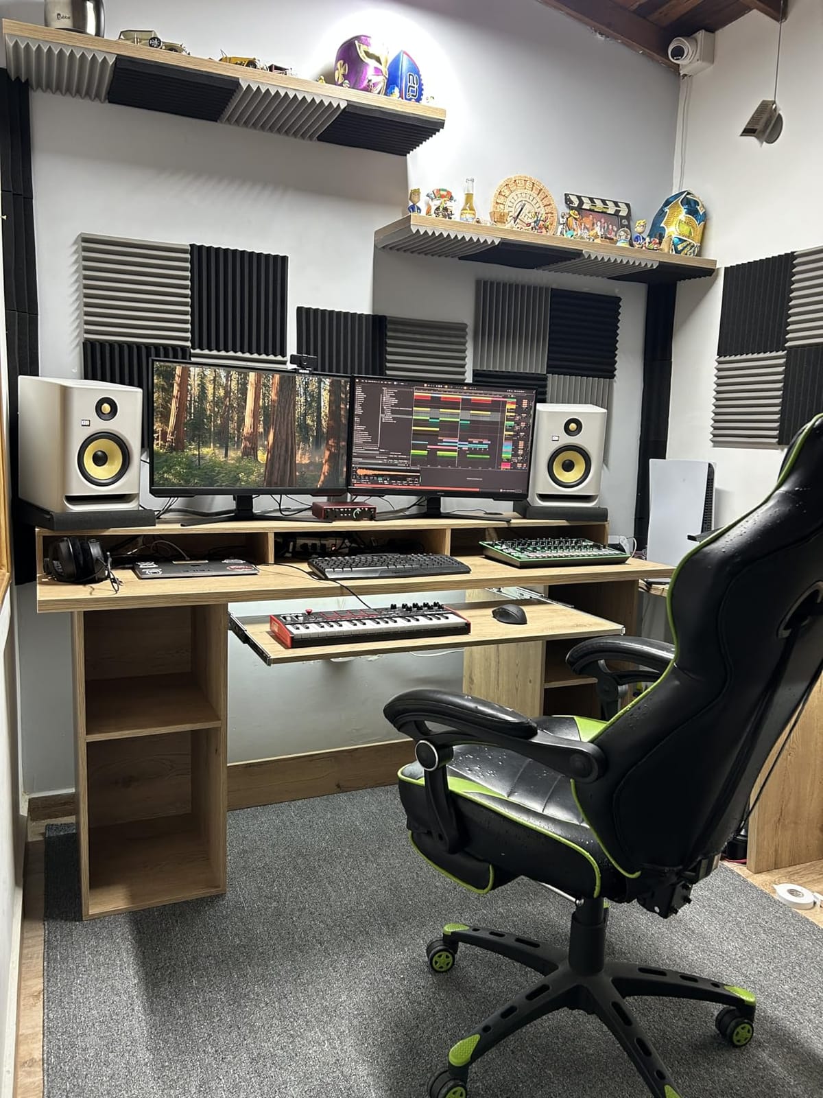JBER 4Pack Acoustic Foam Corner Bass Traps, Studio Foam Corner Block Finish customer photo 1