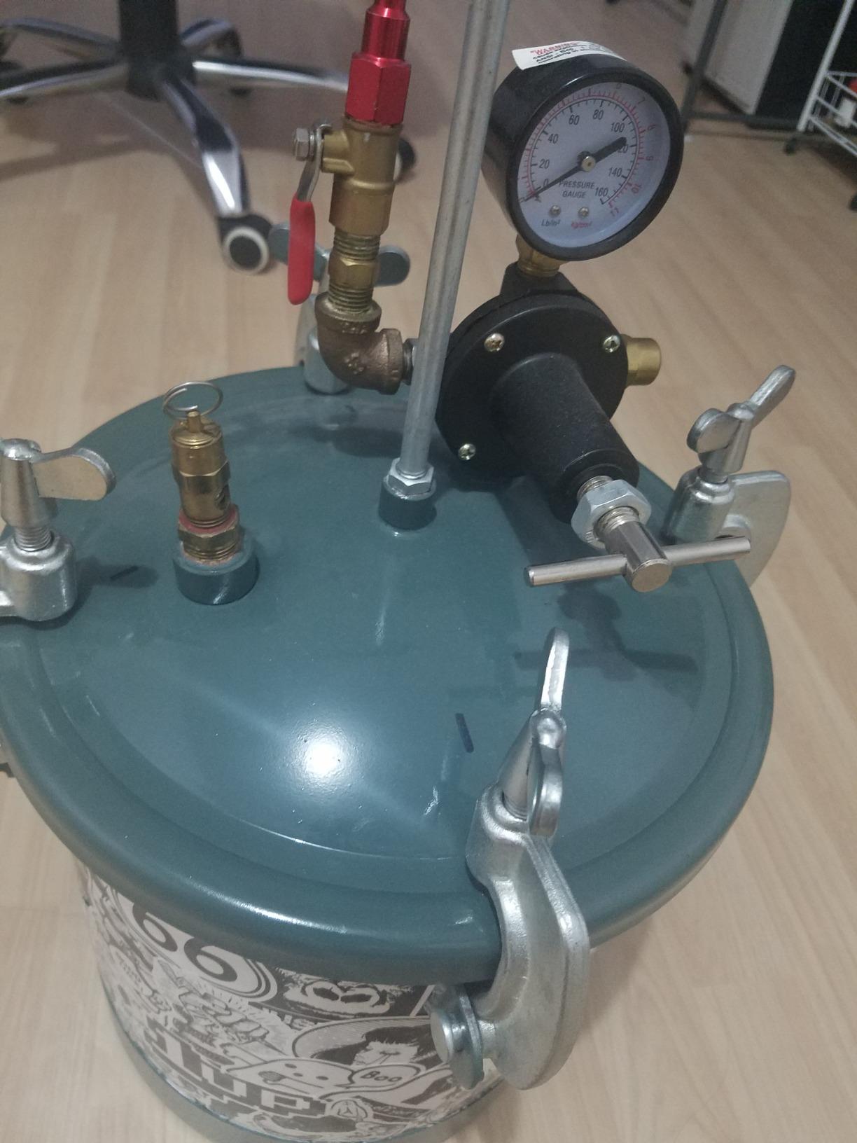2 1/2 Gallon 10L High Pressure Pot Air Paint Spray Gun, Pressure Tank with Spray Gun and 13-Feet Dual Hose Industrial Painting Painter customer photo 1