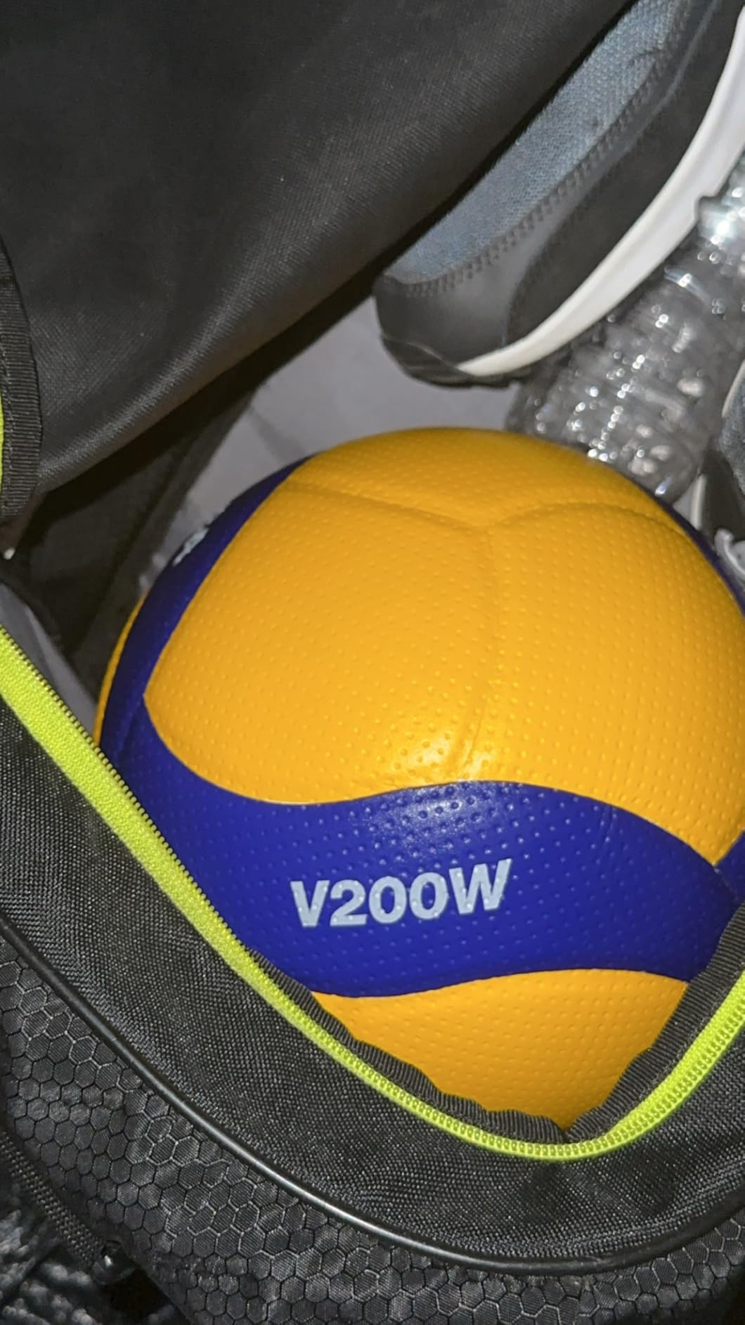 Mikasa V200W, Volleyball customer photo 1