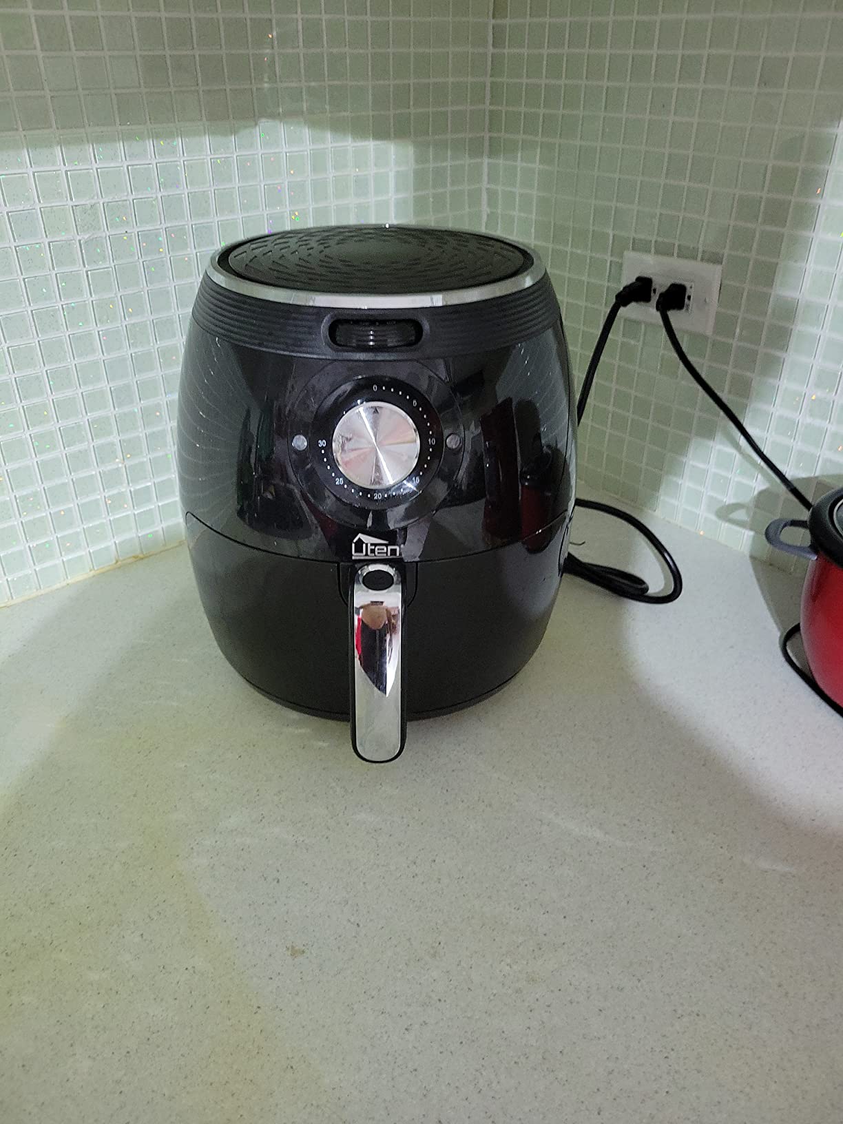 Air Fryer 5.8QT/5.5L, Uten 1700W AirFryer High-Power Electric Hot Temperature Control & Timer Knob, Non Stick Fry Basket, Dishwasher Safe, Apply to Party, Afternoon Tea, Black customer photo 1
