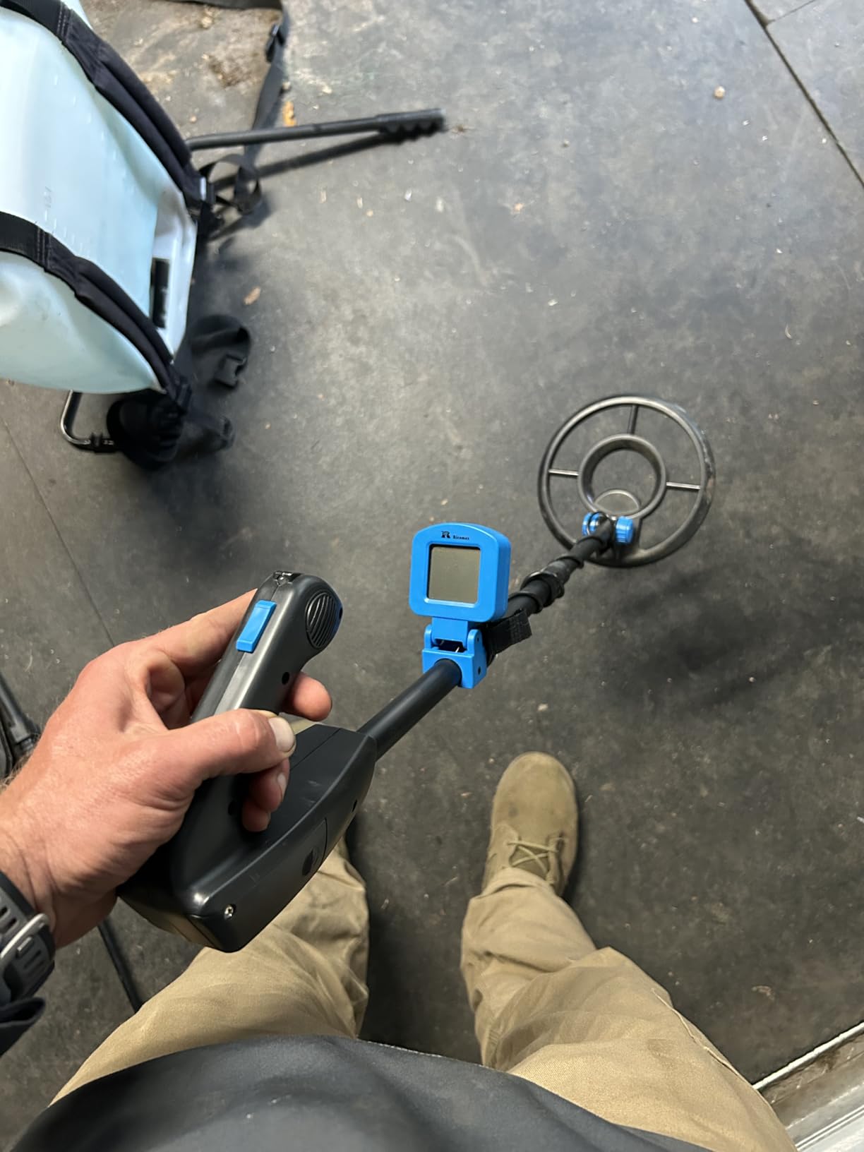 Metal Detector for Kids, Waterproof Kids Metal Detector, 7.4 Inch Search Coil with LCD Dispaly, 24 Inch to 35 Inch Adjustable Stem Buzzer, Vibration Sound, 2 Pounds Lightweight Easy to Use customer photo 2