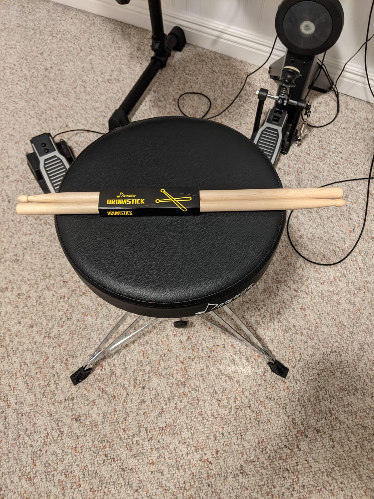 Donner Heavy Duty Drum Throne, Motorcycle Style Drum Stool, Widened Drum Seat with Upgraded Materials, Height Adjustable Padded Drum Chair, Double Braced customer photo 2