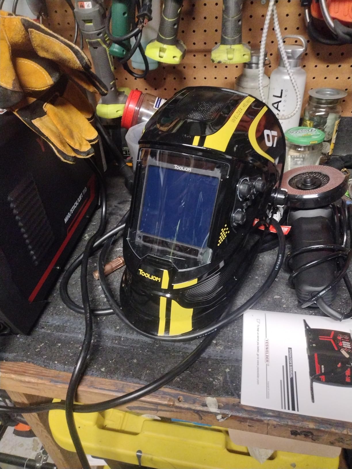 TOOLIOM True Color Auto Darkening Welding Helmet with Large View customer photo 2