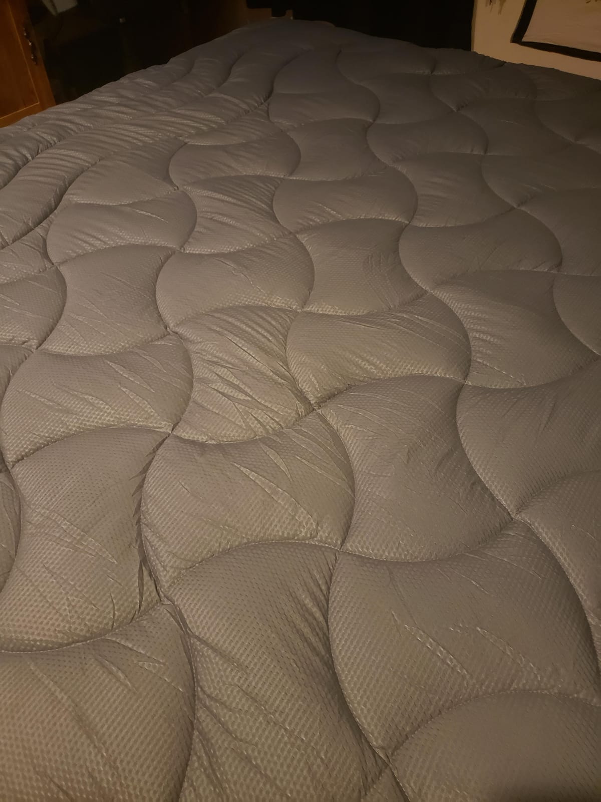 SLEEP ZONE Twin XL Cooling Mattress Topper for College Dorm, Premium Zoned Cool Mattress Pad Cover, Padded Mattress Protector Breathable Washable, Deep Pocket 8-21