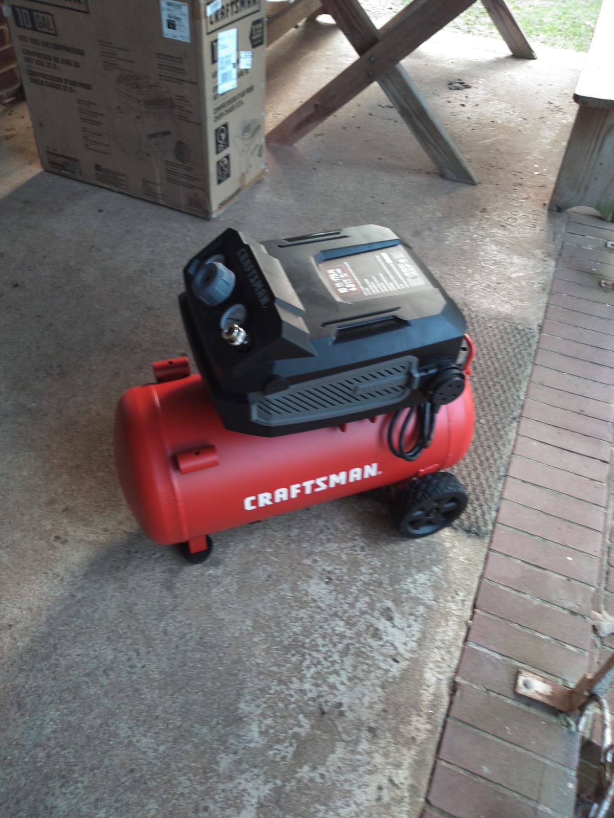 Craftsman 10-Gallon Air Compressor, 1.8 HP, Max 175 PSI, 4.0 CFM @ 90PSI, 5.0 CFM@40PSI, Oil-Free, Quiet Shop Air Compressor with Wheels for Spraying Pneumatic Tool, Model: CMXECXA0201041 customer photo 1