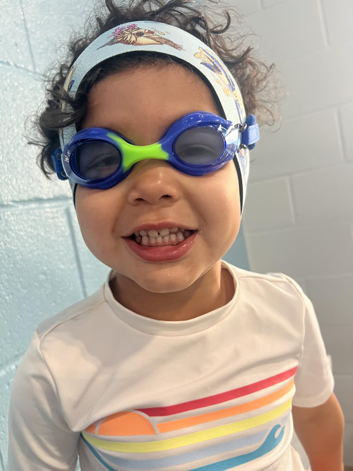 Frogglez Kids Swim Goggles 3-10, No Hair Pull, Anti-Fog, Leak Proof customer photo 1