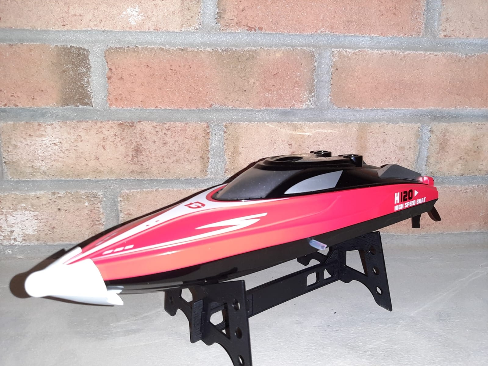 DEERC H120 Fast RC Boat for Pools and Lakes, 2.4 GHz 20+ MPH Racing Boats for Kids & Adults with Rechargeable Battery,Low Battery Alarm,Capsize Recovery,Gifts for Boys Girls | 2.4GHz High Speed with Rechargeable Battery,Low Battery Alarm,Capsize Recovery,Gifts for Boys Girls customer photo 1