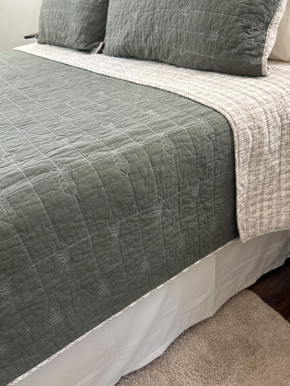 Eddie Bauer - King Quilt Set, Reversible Cotton Bedding with Matching Shams, Lightweight Home Decor for All Seasons (Troutdale Green, King) customer photo 2
