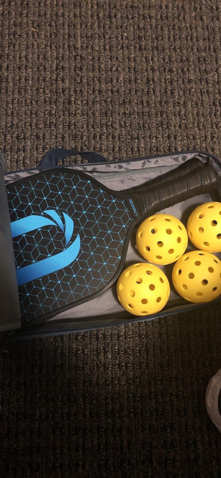 2026 Upgraded Uteeqe Pickleball Paddles Set of 2, Graphite, 14mm Thermoformed One-Mold, Semi-Textured for Extra Grit & Spin, Lightweight, USAPA Approved, Non-Slip, 4.25Inch Grip with Carry Bag & Balls customer photo 1