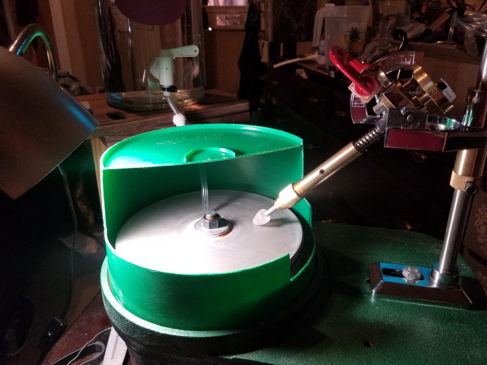 VEVOR Gem Faceting Machine 180W Jade Grinding Polishing Machine 2800RPM Rock Polisher with Faceted Manipulator and 1 Bag of Triangle Abrasive for Jewelry (110V) customer photo 2