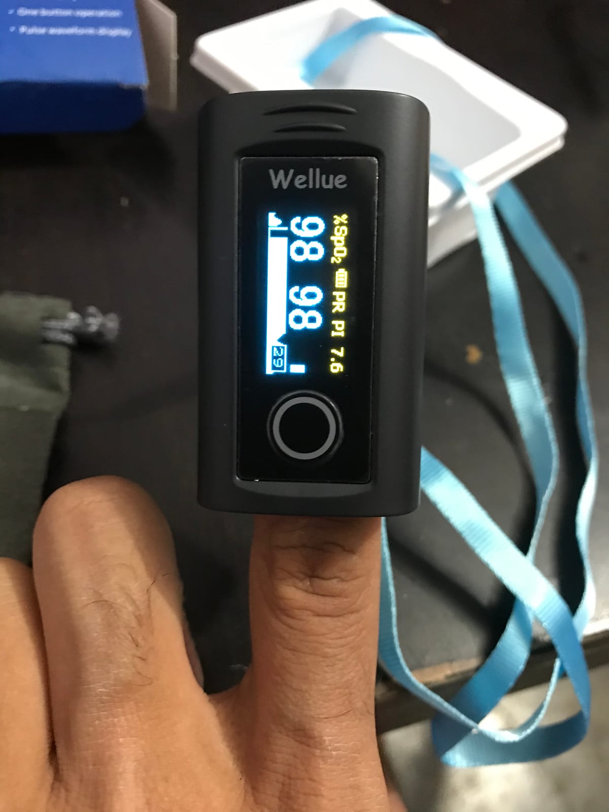 Wellue Fingertip Pulse Oximeter, Blood Oxygen Saturation Monitor with Batteries, Carry Bag & Lanyard for Wellness Use customer photo 1