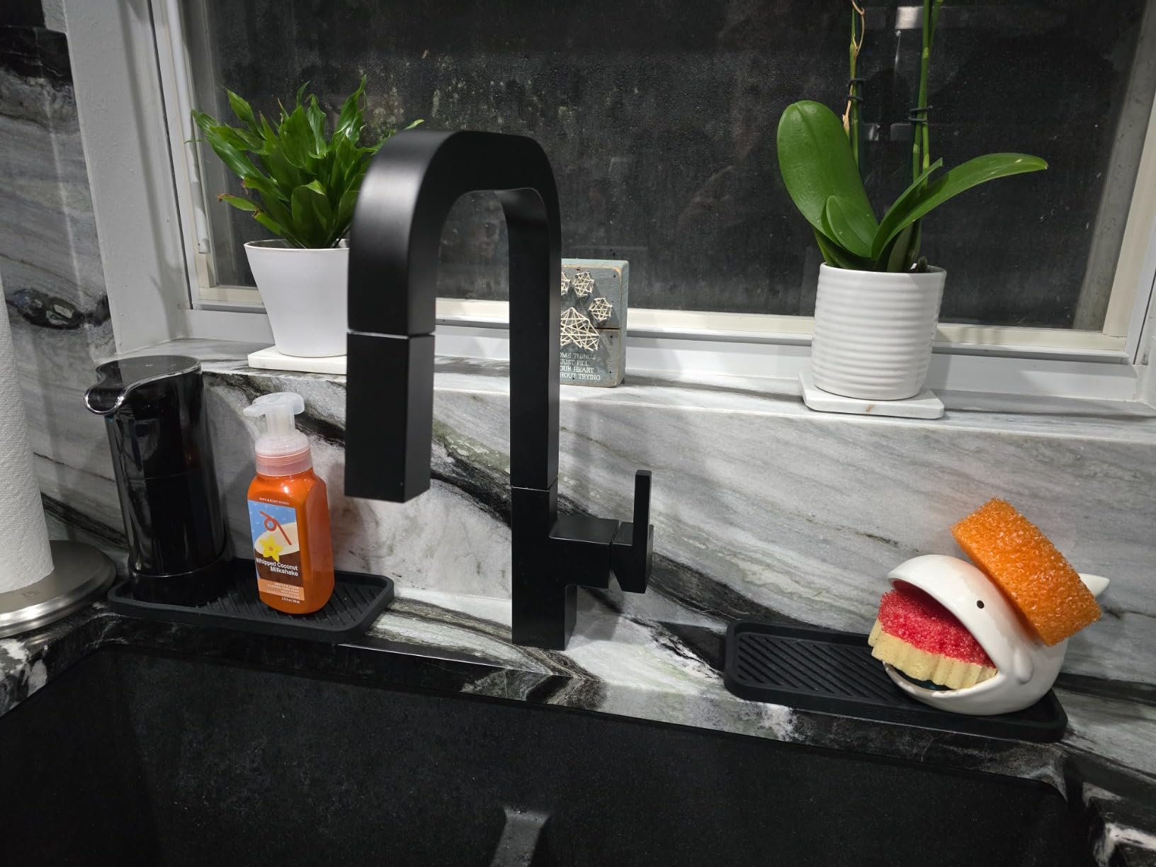 Delta Junction Matte Black Kitchen Faucet with Pull Down Sprayer, Modern Single Hole Kitchen Sink Faucet, Single Handle, Matte Black 19825LF-BL customer photo 1