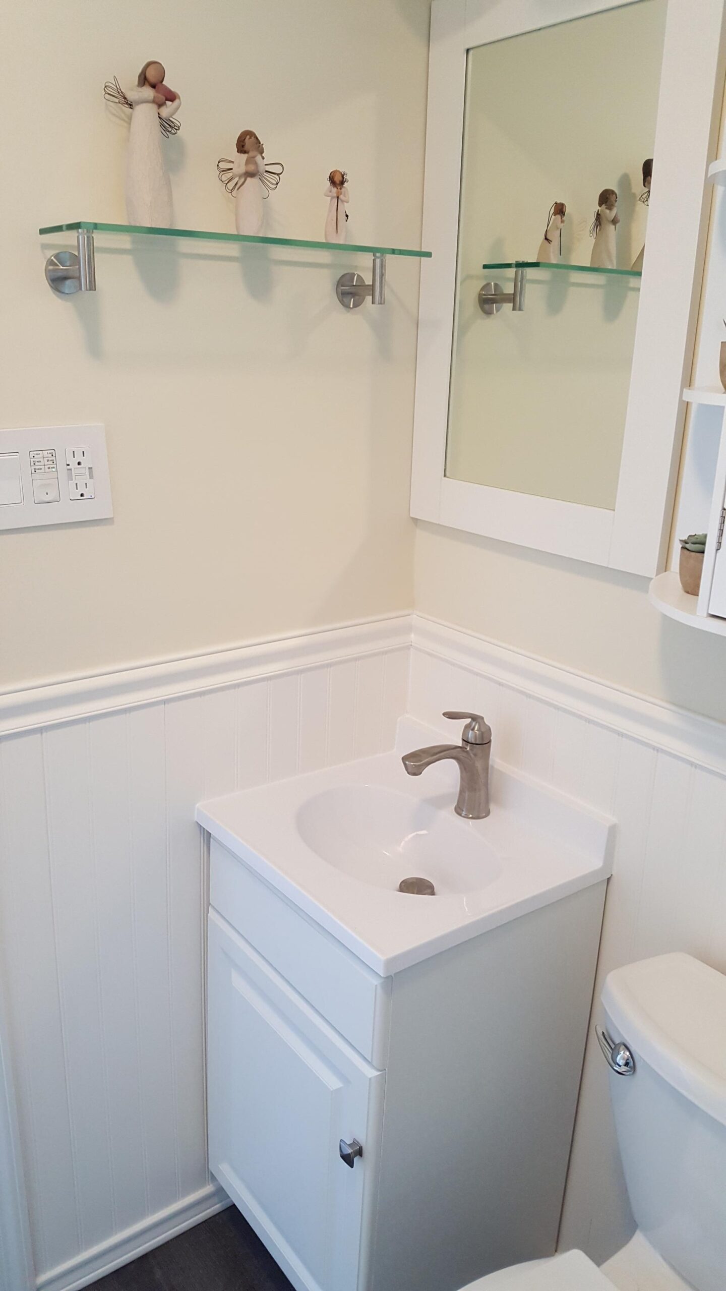 Design House 597112 Wyndham 18 Inch Unassembled 1-Door Bathroom Vanity without Top, White customer photo 2