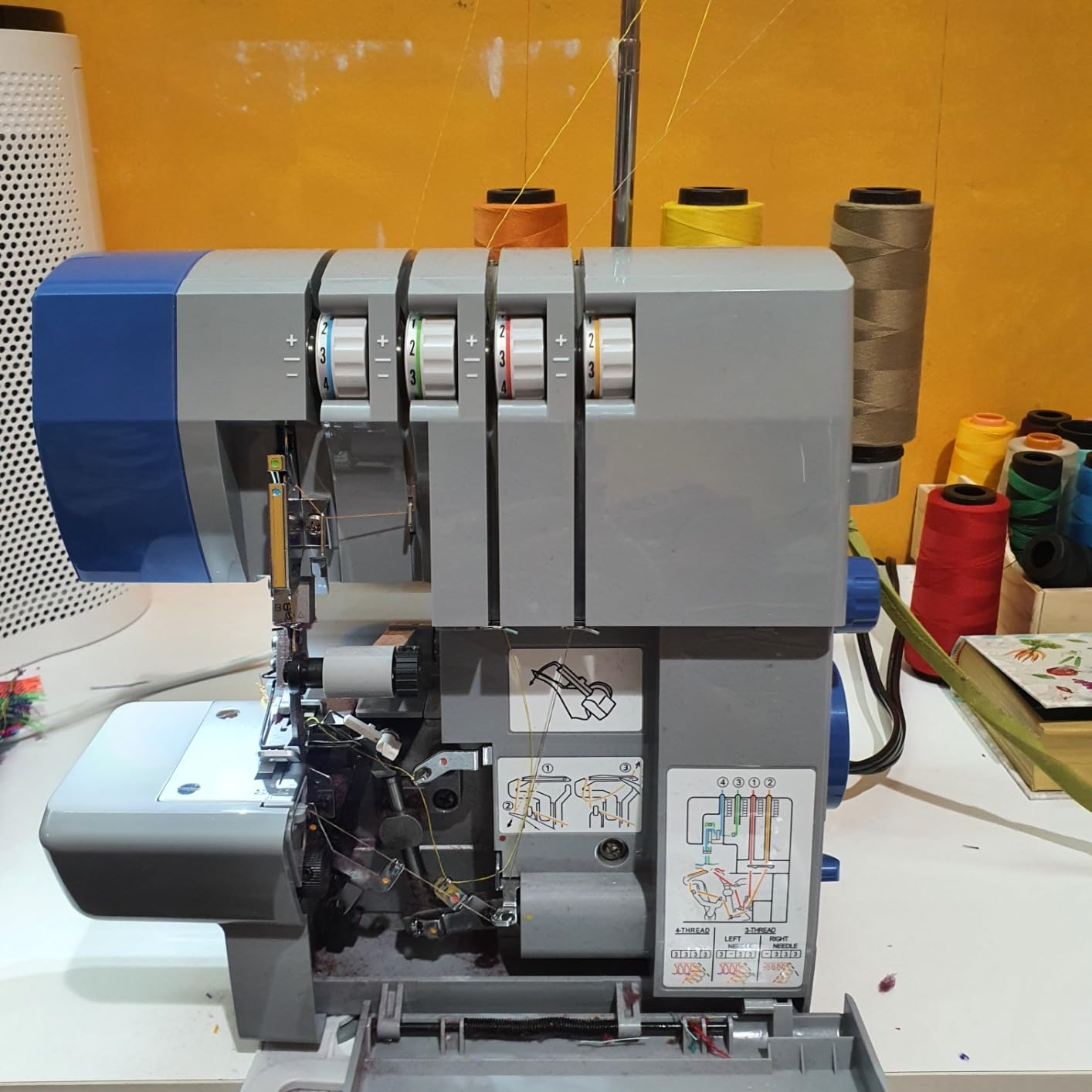 SINGER® X5004-HD Serger Overlock Machine, 2-3-4 Thread Capability customer photo 2