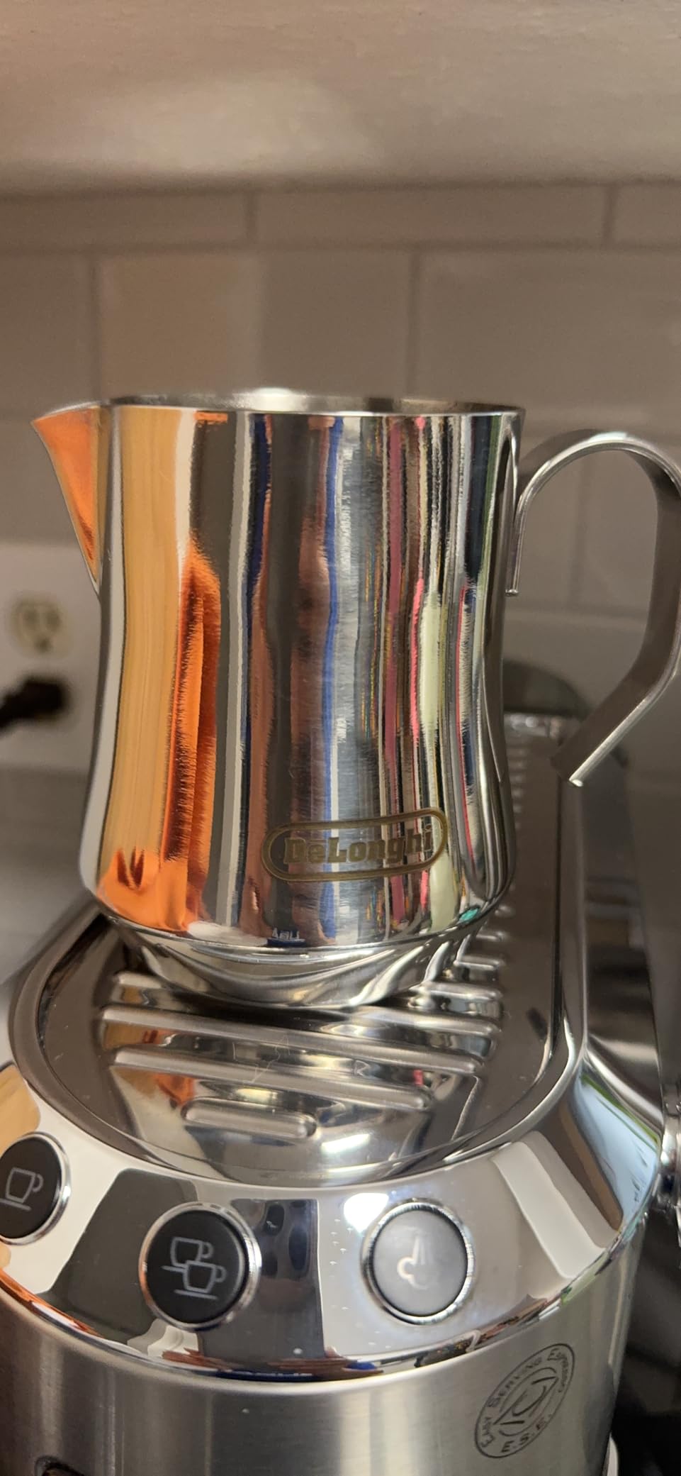 De'Longhi Milk Frothing Pitcher, Stainless Steel, 17 oz - DLSC069 customer photo 1