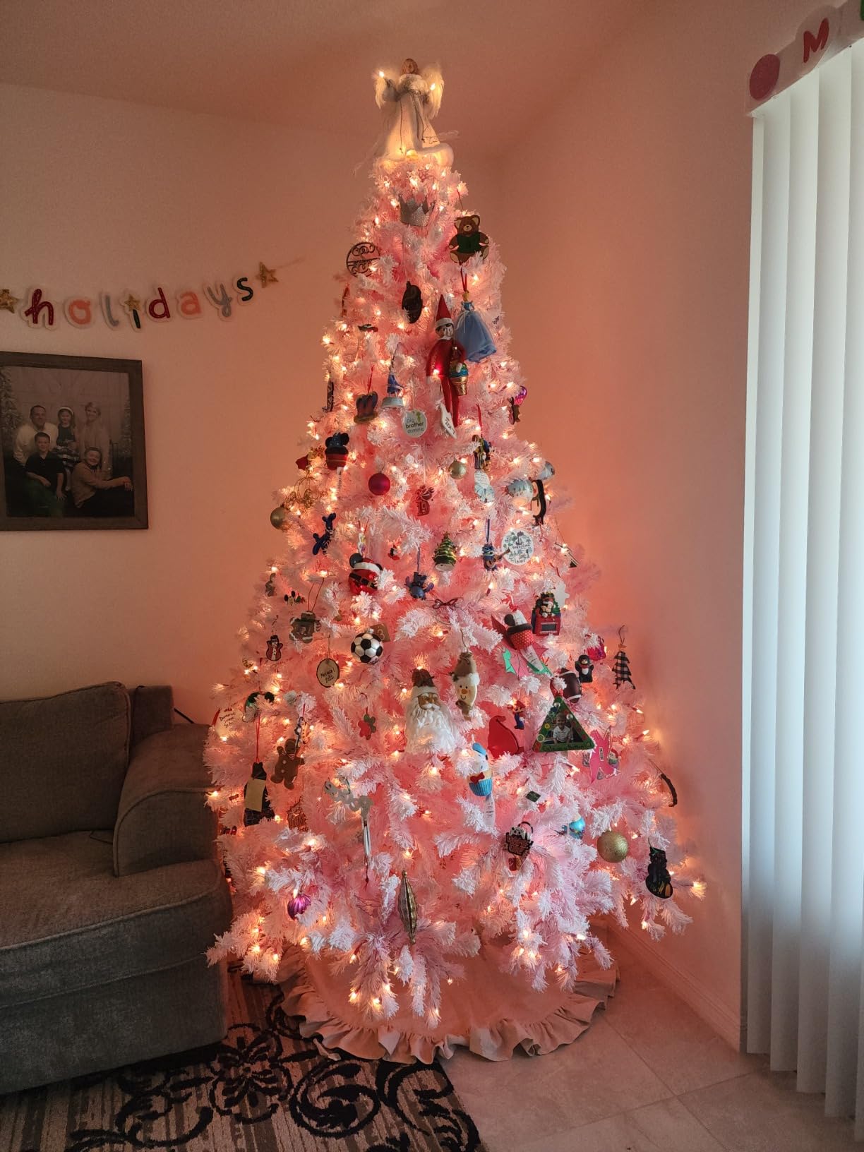 Yaheetech 6ft Pre-Lit Snow Flocked Artificial Christmas Tree, 250 Lights customer photo 2