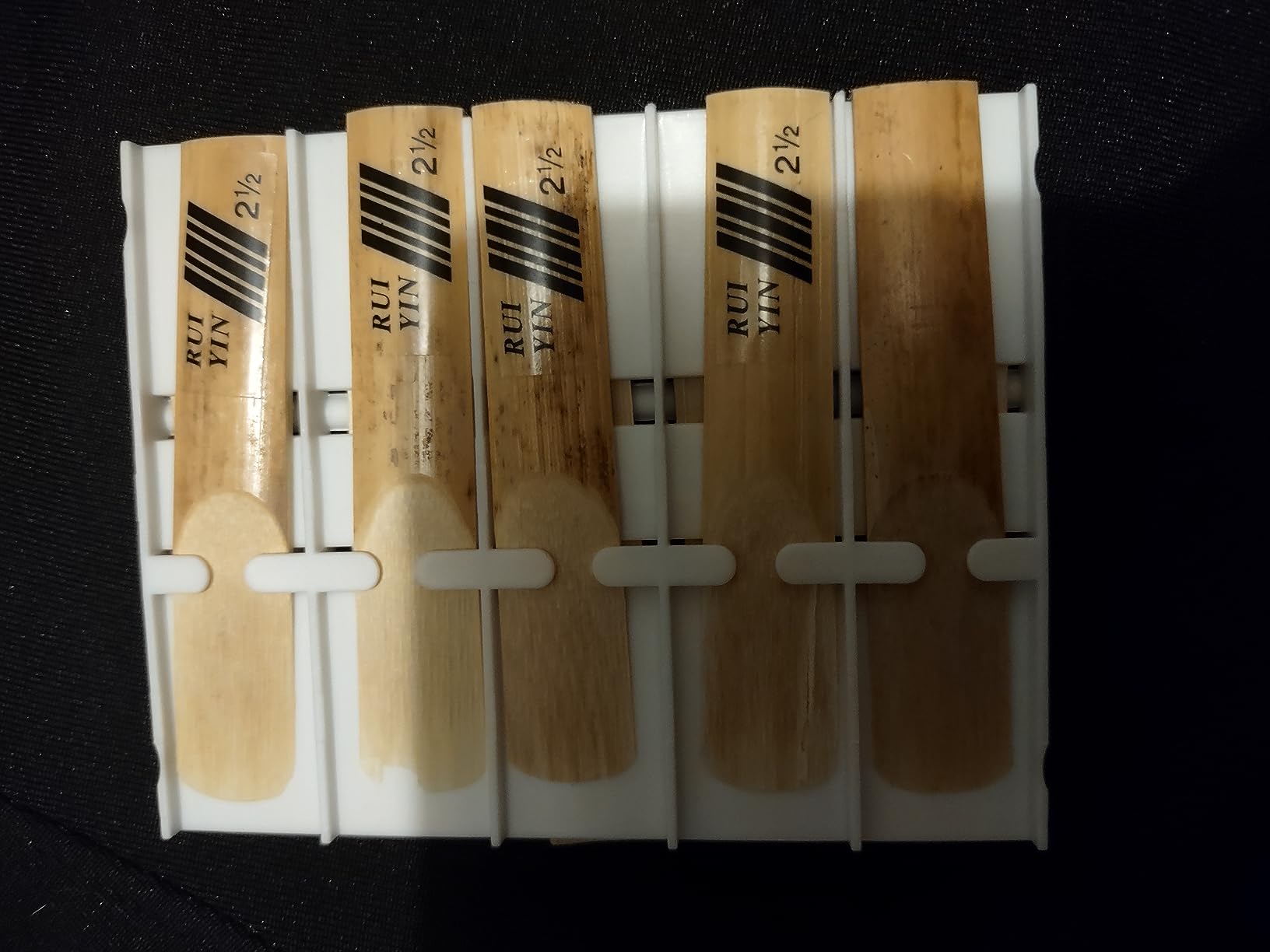 Pimoys Bb Clarinet Reeds, Strength 2.5, 10-Pack With Plastic Case customer photo 2