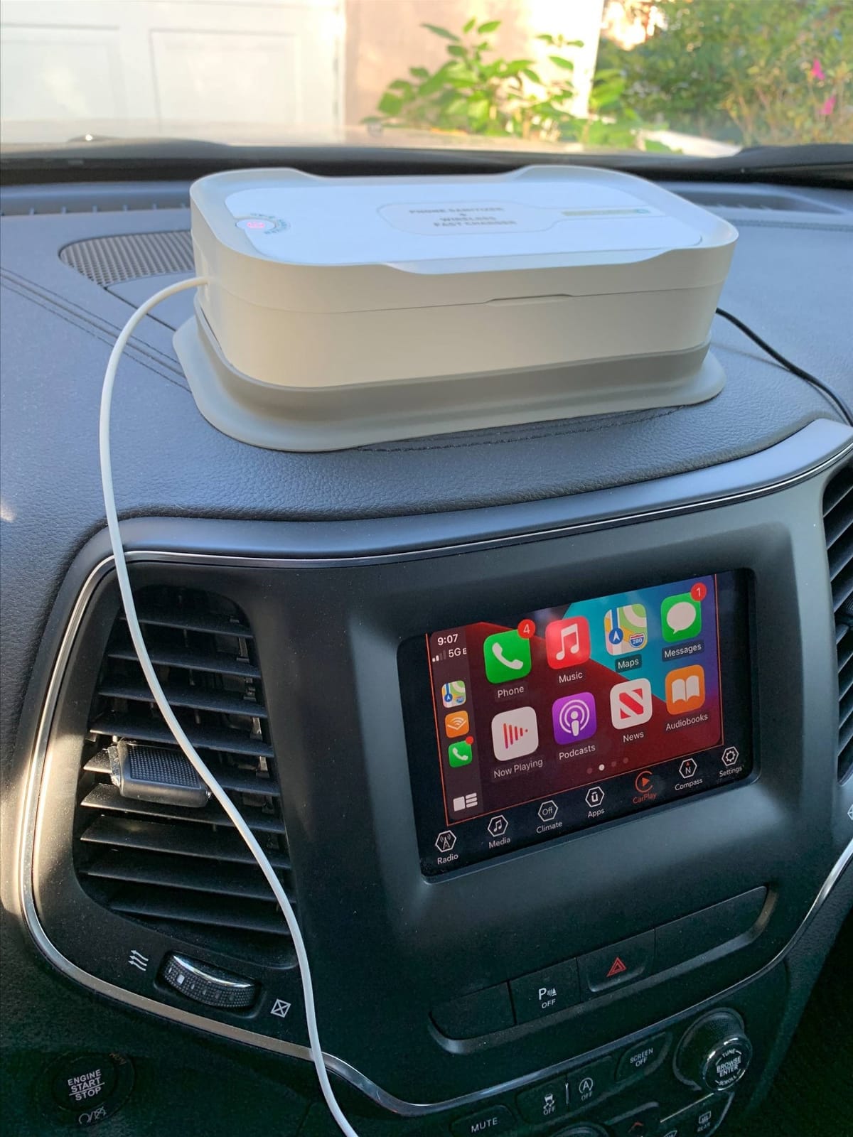 Utilimedic UV8LED Wireless Car Phone Charging Pad & UV-C Sanitizer customer photo 1