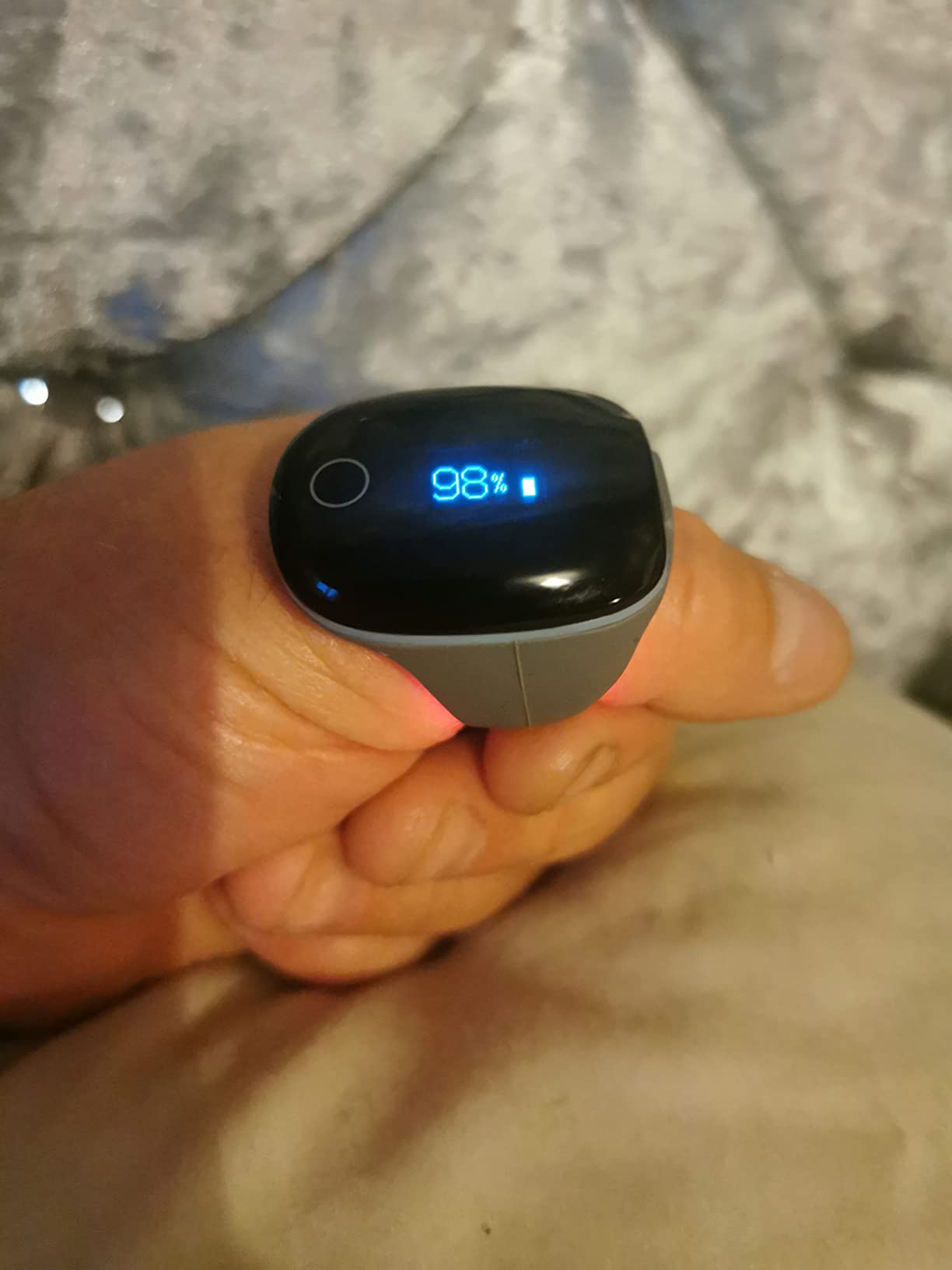 Wellue O2Ring Oxygen Monitor with Vibration Reminder -Bluetooth O2 Pulse Oximeter Rechargeable, Continuous Recording of SpO2 & PR, Blood Oxygen Saturation Tracker with Free APP & PC Reports customer photo 1